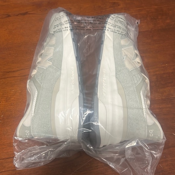 Athletic_Shoes